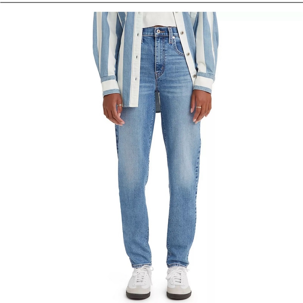 Levi's Women’s High Rise Mom Jeans in Light Blue Size 29